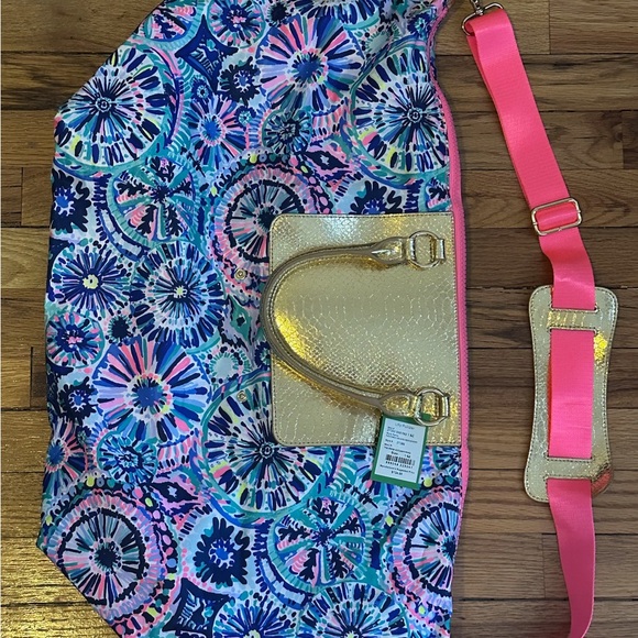 Lilly Pulitzer Blue and Pink Tote Bag with Vibrant Pattern - Picture 7 of 8